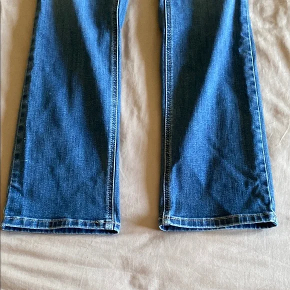 Ariat Blue Jeans with Indigo Denim and Contrast Stitching - Picture 4 of 4